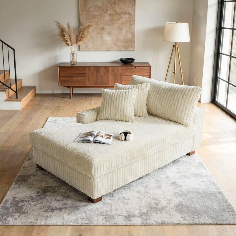 Chaise longue surdimensionnée rembourrée en fausse fourrure de lapin blanche avec accoudoirs et coussins décoratifs, Blanc