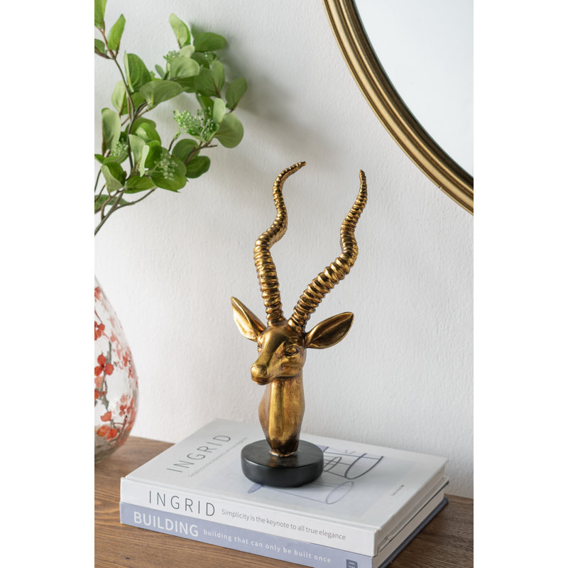 Sculpture d'antilope en résine dorée réaliste 5,5 x 5 x 12 po sur base noire