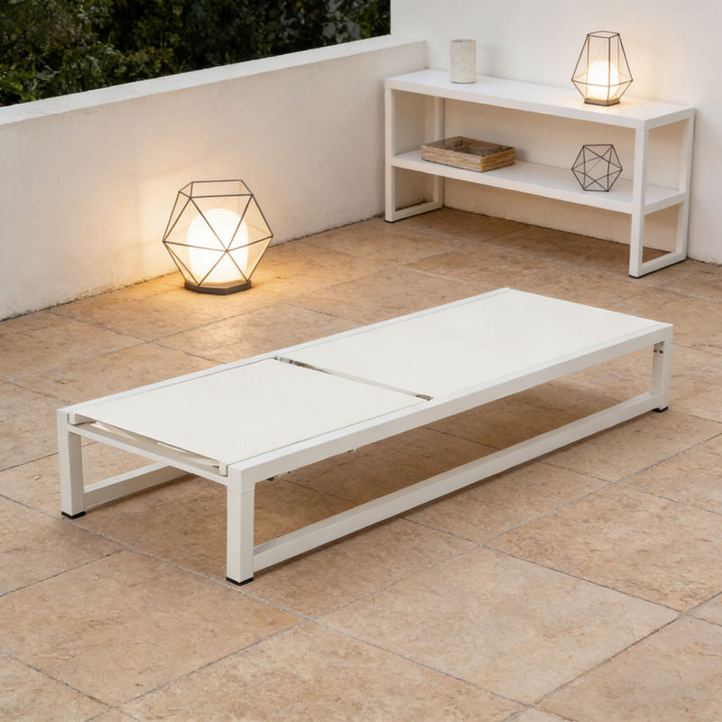 CHAISE LOUNGE