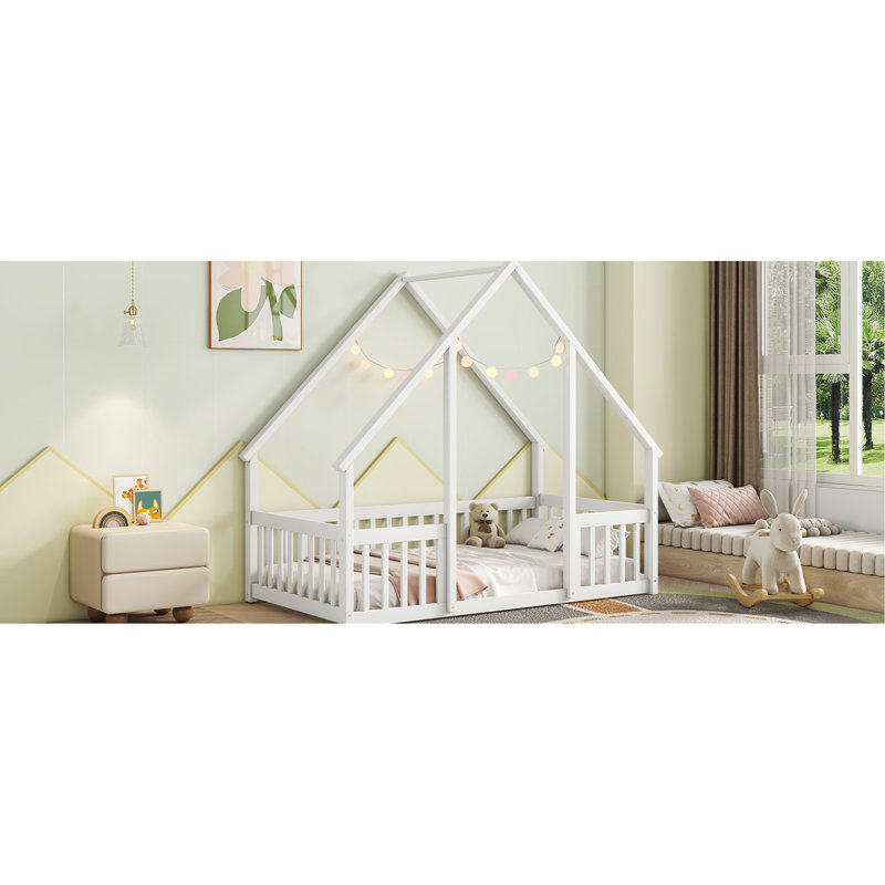 Lit simple blanc avec structure en forme de maison et garde-corps - Fabriqué à partir de pin de qualité pour la durabilité des garde-corps dans un style magnifique maison en bois