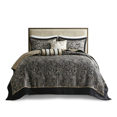 Black Bedspread With Ornamental Pillows For King Classic Shell