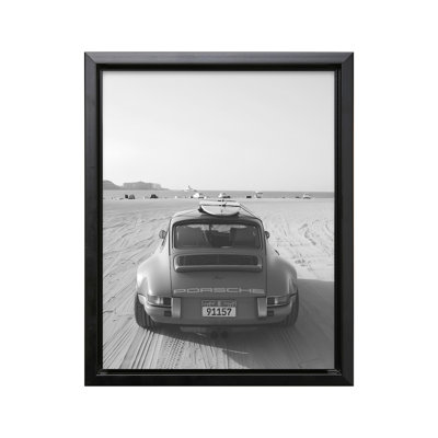 Voiture dans le désert