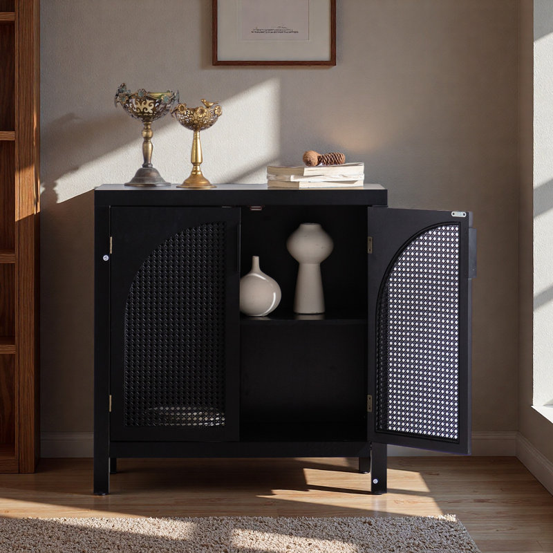 Armoire d'appoint noire avec portes