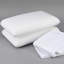 Très grand lit avec 2 coussins moulés, des draps lisses et un protège-matelas pour un sommeil confortable et 100% liquide-118642748