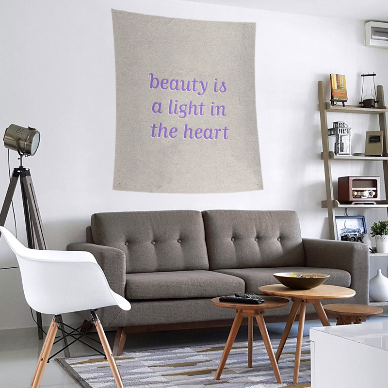 Tapisserie en polyester en citation de beauté, H 104 po x l 88 po, Blanc / mauve contrastant