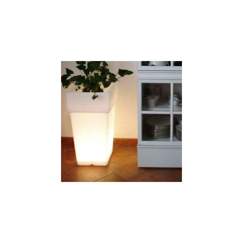 Torre Planter, 28" H x 15" W x 15" D