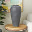 Vase décoratif texturé en céramique noire-88933933
