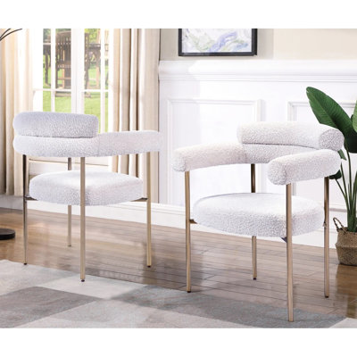 De 2 fauteuils de salle à manger en tissu crème avec bordure dorée brossée, assise mi-ferme, pieds en plastique, garniture de fauteuil en métal, conception solide, assemblage simple pour la pièce