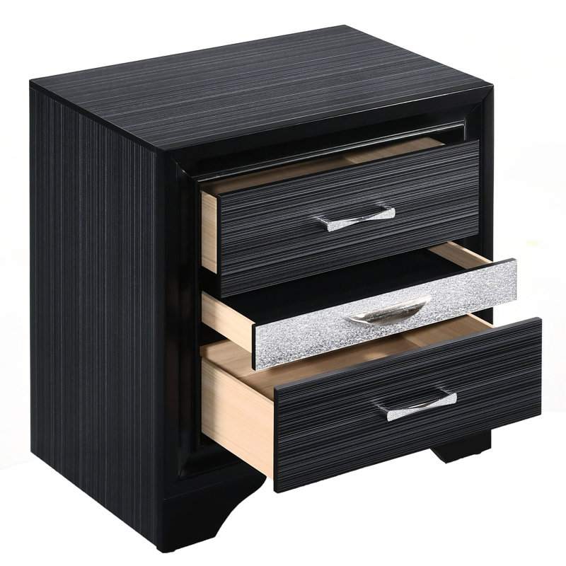 Table de chevet noire élégante avec 3 tiroirs - Rangement fonctionnel pour l'organisation de la chambre à coucher contemporaine en maximisant l'utilisation de l'espace