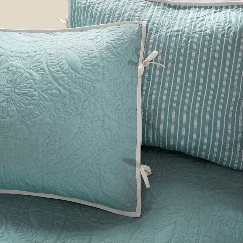 Ensemble de housse de lit de jour réversible 6 pièces avec médaillon matelassé et motif rayé, parfait pour les chambres d'amis et facile d'entretien