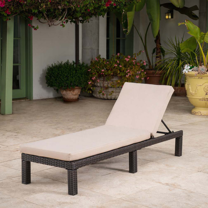 Chaise longue de patio en bois