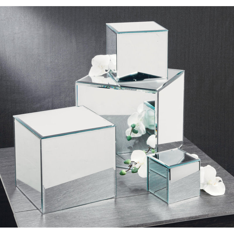 Figurines & Sculptures