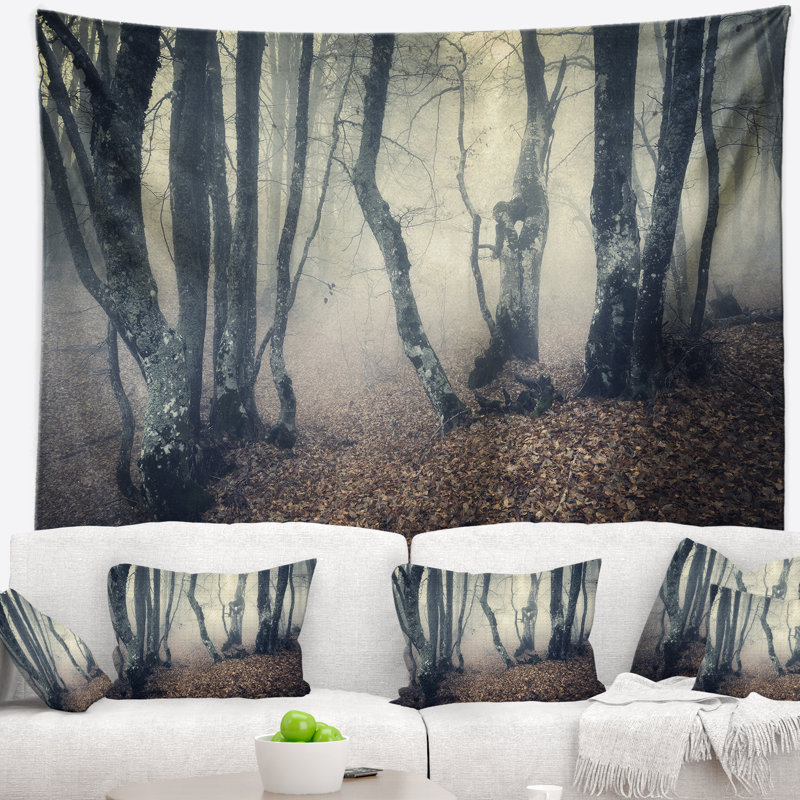 Paysage mystique brouillard jaune dans une tapisserie d'automne, H 32 po x l 39 po