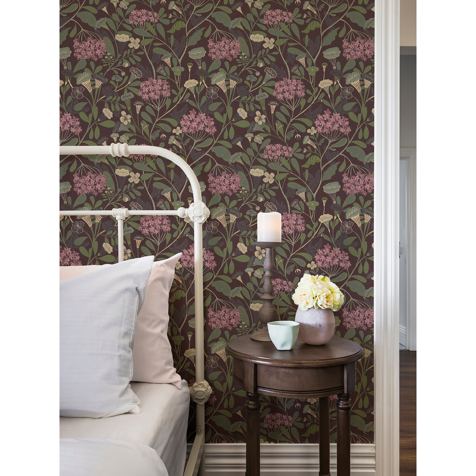 Latika Modern Floral Wallpaper, Wine