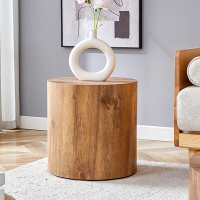 La table cylindrique avec sa conception à motifs peut être facilement intégrée dans une variété de styles d'intérieur, des tables basses aux petites tables de salle à manger, en passant par les établi ou les bureaux d'écriture de fortune.