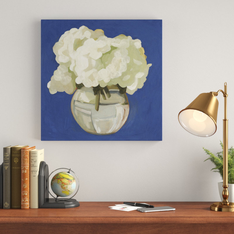 «White Hydrangeas I» par Emma Scarvey - reproduction d'art sur toile, H 20 po x l 20 po x P 1 po, Papier