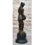 Statue de jeune femme porteuse d'eau, sculpture en bronze classique sur base en marbre par Milo