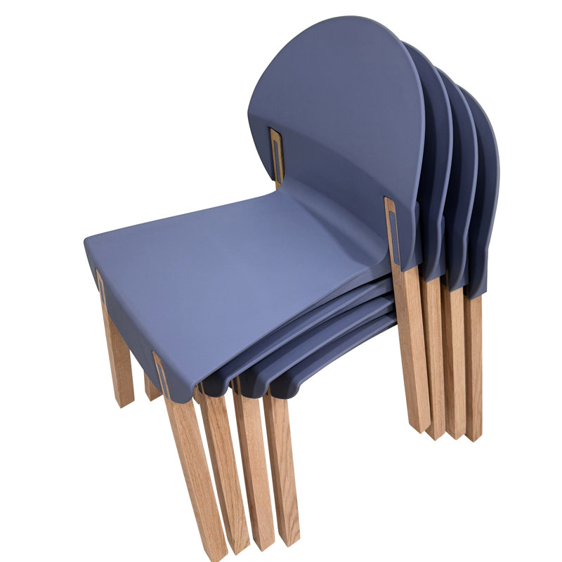 Chaise grise bleue 4 pour les espaces intérieurs, pieds en bois de chêne rouge présentant des motifs uniques, siège en polypropylène de qualité industrielle avec qualités imperméables et anti-rayures, résistance commerciale, plancher