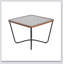 Table basse moderne carrée avec plateau en verre trempé et structure en métal robuste, parfaite pour les intérieurs contemporains et industriels.