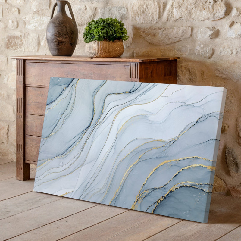 Toile d'une composition abstraite sereine avec de douces vagues fluides d'art mural translucide blanc et gris pâle entrecoupées d'art mural sur toile