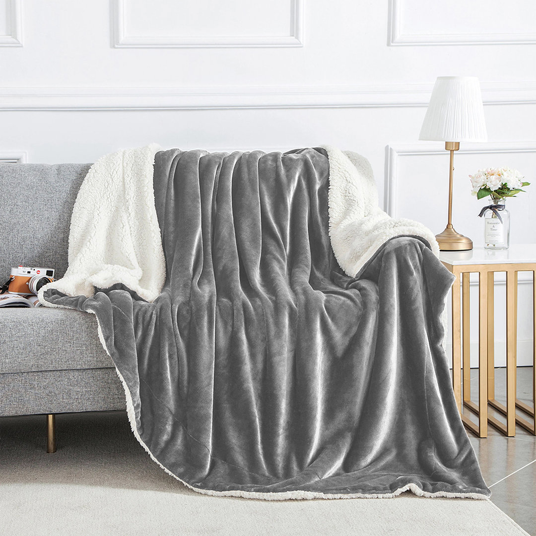 Super Soft Sherpa Fleece Blanket – Reversible Cozy Throw, 240 GSM