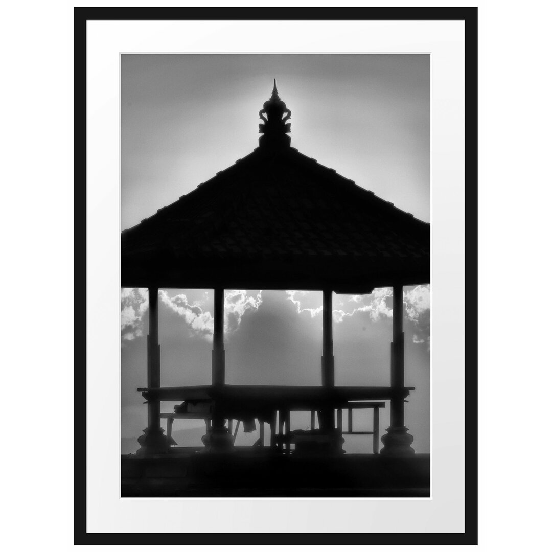 Gerahmtes Poster Pagode in Bali im Sonnenuntergang