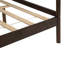Structure de lit très grand en bois massif avec tête de lit à broche-305938424