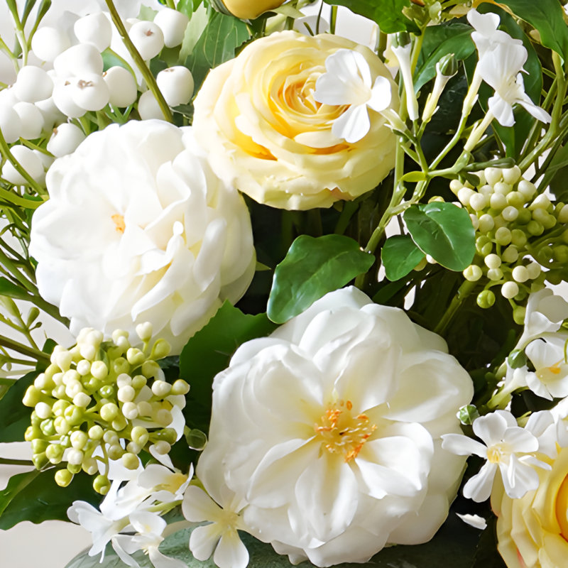 Ornements de fleurs simulées