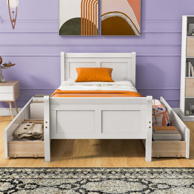 Lit plateforme en bois avec quatre tiroirs pratiques, tête et pied de lit profilés pour une organisation et un style de chambre à coucher améliorés