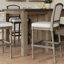 Tabouret de bar Charleston avec siège rembourré et pieds tournés