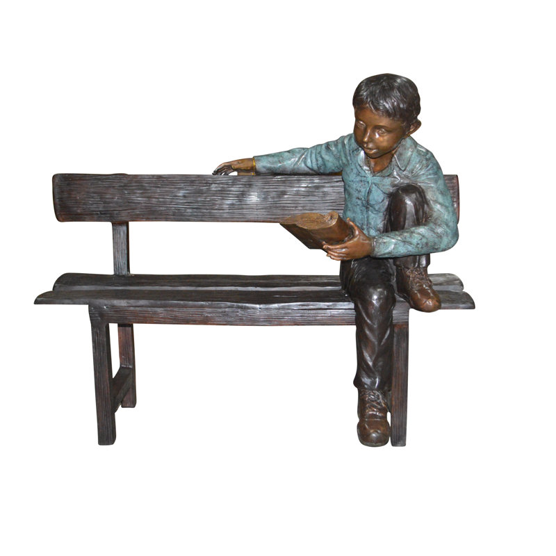 Statue en bronze d'un garçon assis sur un banc de lecture - Dimensions: L 43 po x l 20 po x H 36 po.