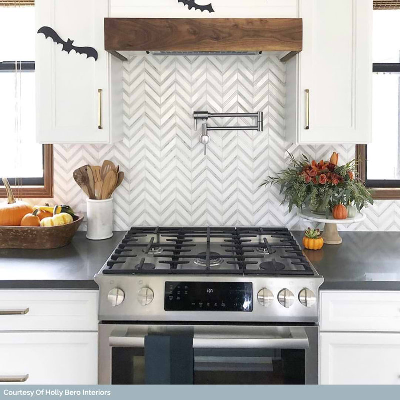 Talon 1x4 Chevron Polished Marble Mosaic Tile, Carrara/Thassos