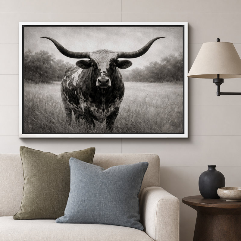 «Black and White Longhorn Bull Farmhouse», images de bureau, impression sur toile encadrée, impression numérique, Cadre blanc