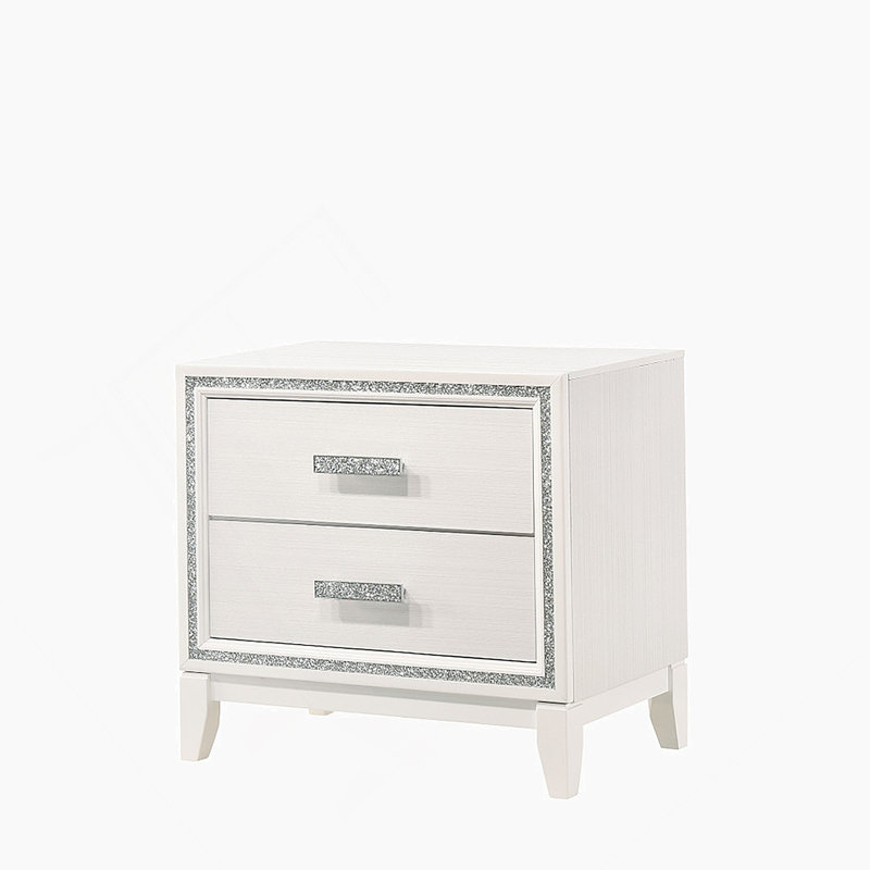 Table de chevet exquise avec tiroirs spacieux, alliant design épuré et savoir-faire durable pour un ajout de chambre à coucher fonctionnel.