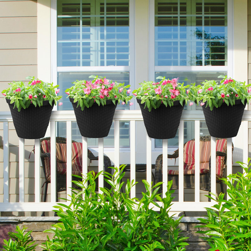 Quindarrius Outdoor Railing Planter, Black