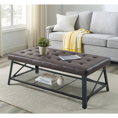 Table basse capitonnée en similicuir