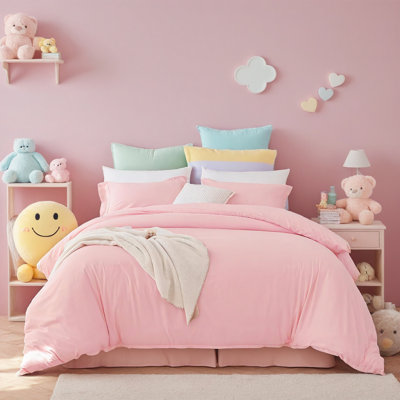 Ensemble de housse de couette blanche et rose. Comprend une housse de couette et deux taies d'oreiller. Confortable et doux, il convient à la chambre et à l'hôtel. Fait un cadeau de Noël parfait pour toutes les saisons.