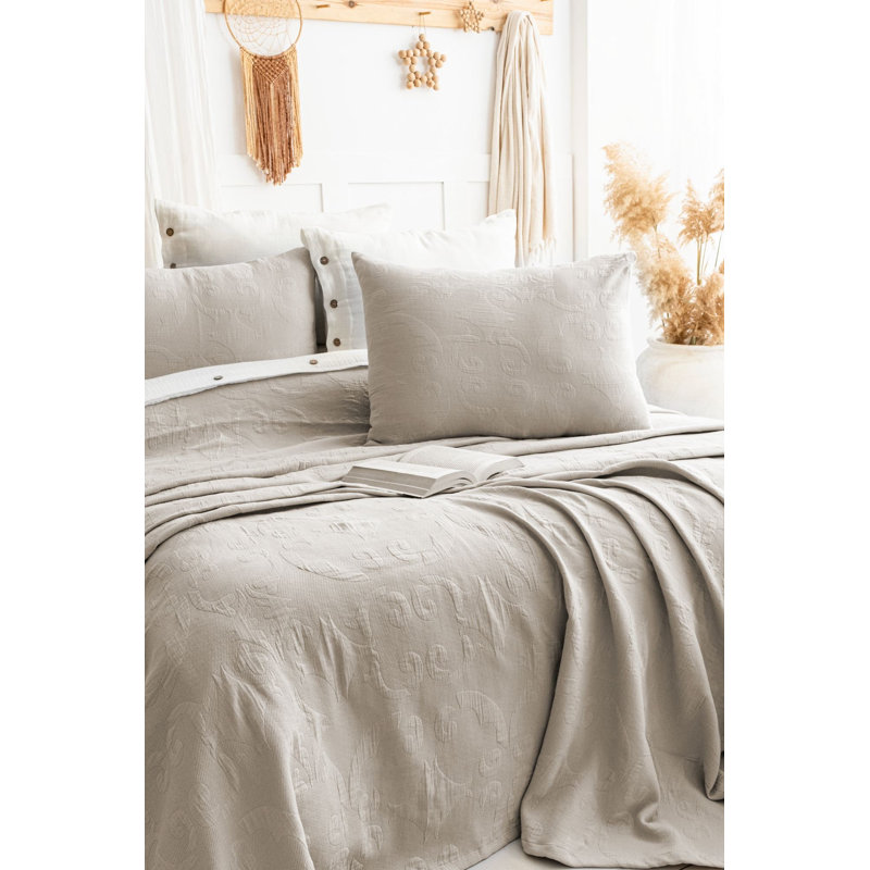 Elegant Double Bedspread Set, 100% Cotton Jacquard, Beige | Includes 2 Pillowcases (20 x 28) | Bedspread Size | Soft, Durable, Machine Washable | Perfect for Cozy Bedrooms and Stylish Decor