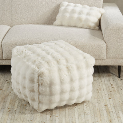 Pouf moelleux en fausse fourrure