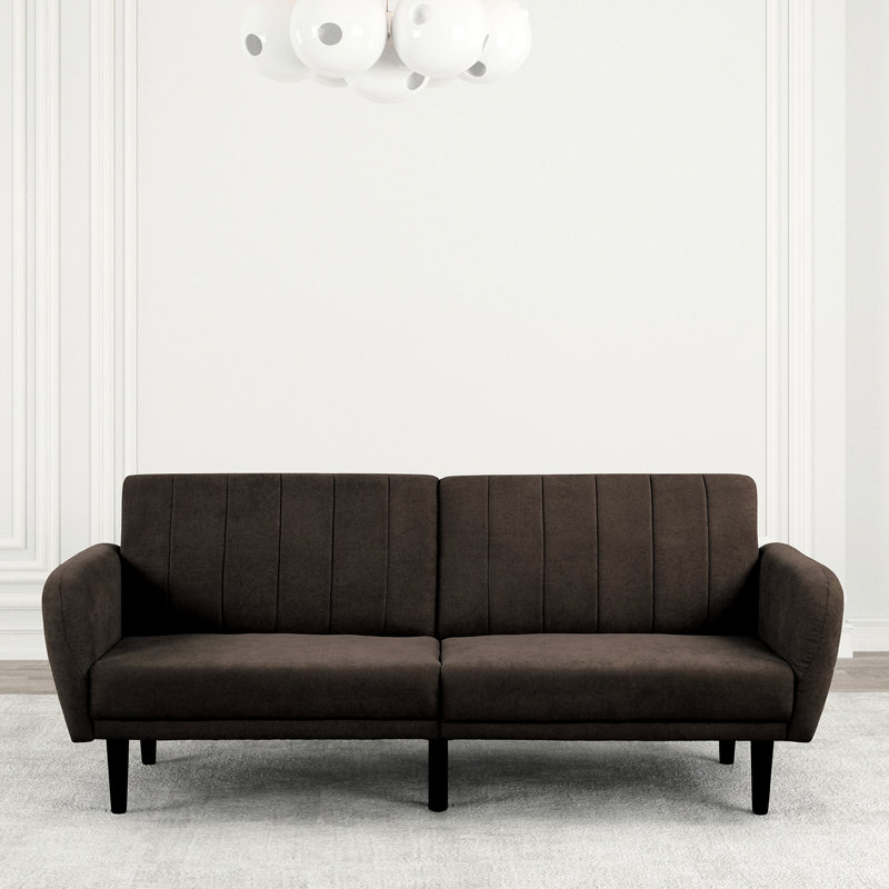 Canapé-lit moderne 2 places brun, avec accoudoirs moelleux, siège en mousse marron, dossier capitonné, coussins et pieds en bois.