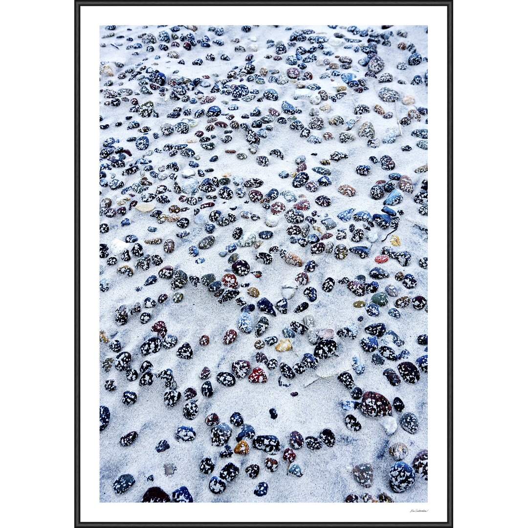 Gerahmtes Poster „Scattered Stone“ von Nina Guldbrandsen, Fotodruck