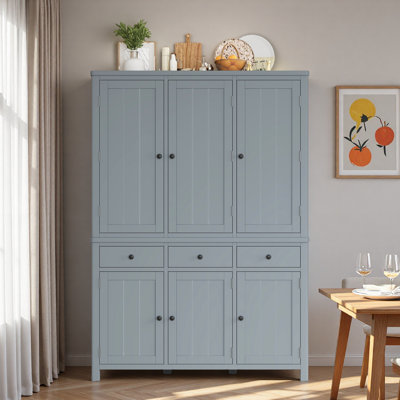 Garde-manger autoportant Farmhouse avec tablettes de porte, tablettes réglables, plateaux coulissants et tiroirs