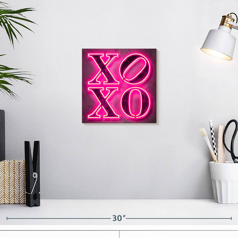 Tergel Glowing Xoxo, 10" H x 10" W
