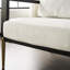 Fauteuil à accoudoirs blanc de luxe avec housse en velours et rembourrage confortable