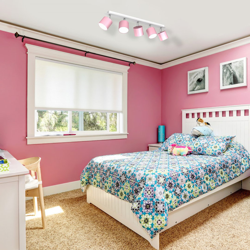 Bryany Spotlight, Pink