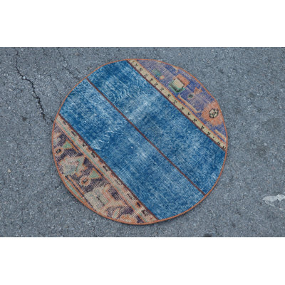 Antique Style Turkish Oushak Round Rug Made Of Organic Wool In A Vintage Design For Small Spaces