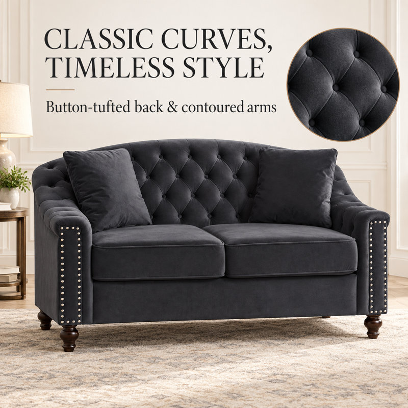 Causeuse Chesterfield de 58,5 po de largeur avec dossier incurvé capitonné, garniture cloutée, pieds en bois massif et 2 coussins décoratifs