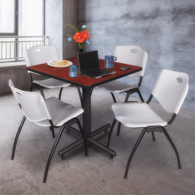 Table de salle de repos carrée Nicklo, chaises empilables 4 M
