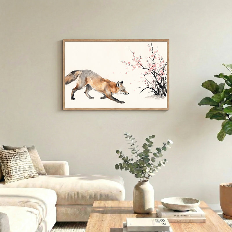 Renard qui marche devant des branches de cerisier en fleurs roses, H 32 po x l 48 po
