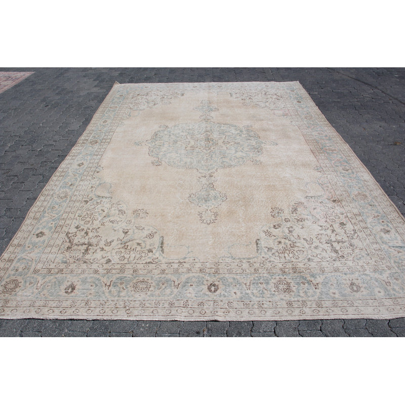 Tapis turc Oushak rétro fait à la main en beige délavé avec motif en médaillon pour les salons surdimensionnés